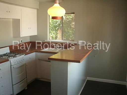 2nd image of 3658 1/2 Fredonia Dr
