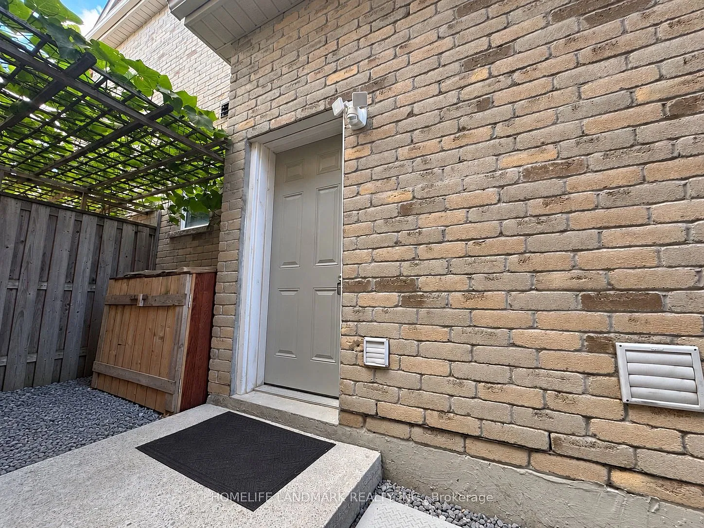 3 bed, $1,900 — Photo 2