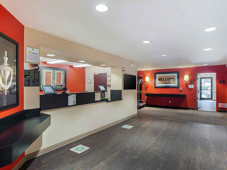 Lobby and Guest Check-in