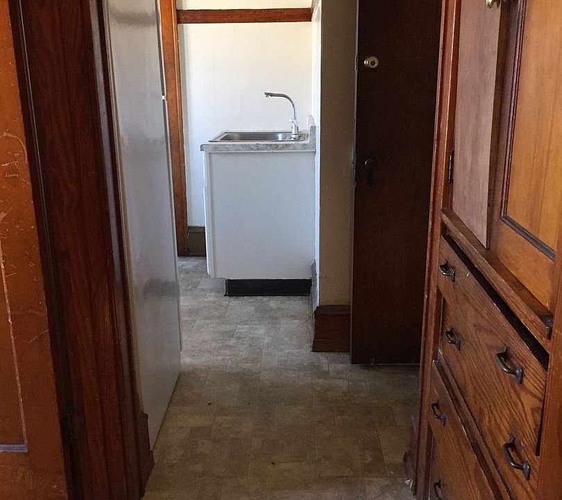 2nd image of 816 W Greenfield Ave #302