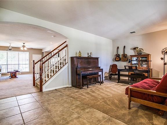 4th image of 7901 Amesbury Ln
