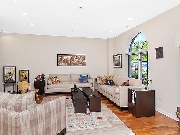 5th image of 632 Lasalle Pl