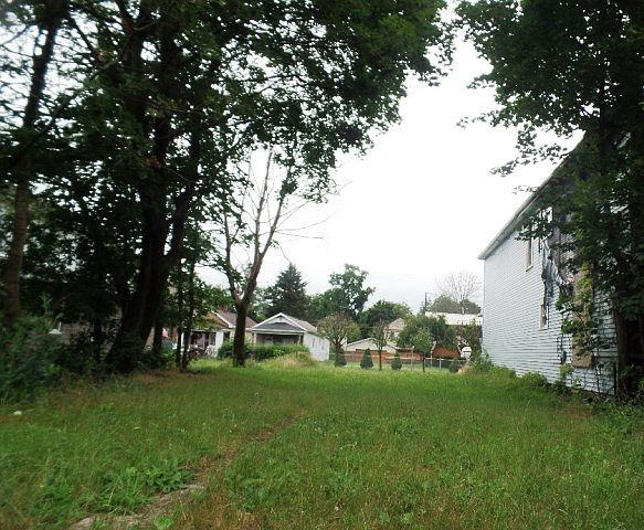 2nd image of 1204 Park St