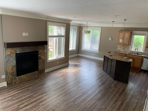 3rd image of 2966 Creekside Ct