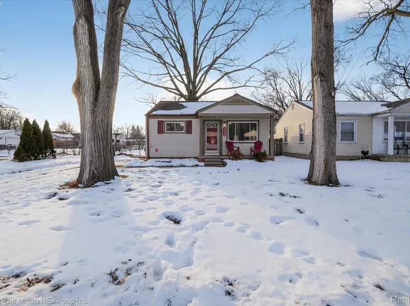 6015 Wilmer St, Westland, MI 48185