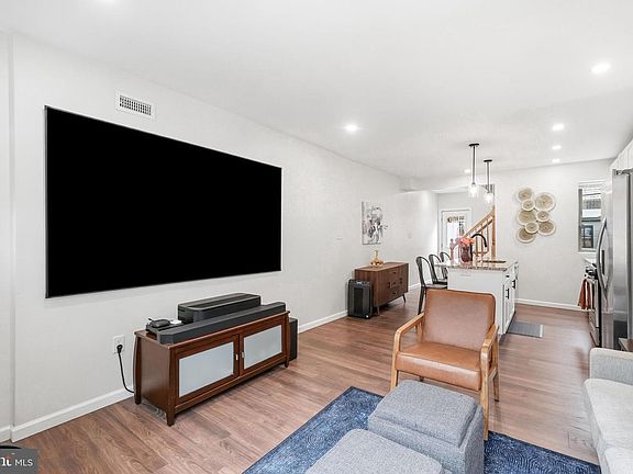 5th image of 1939 Watkins St