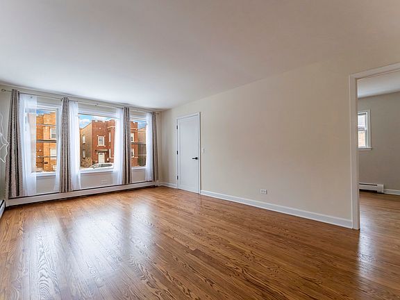 3rd image of 6031 W Addison St APT 1