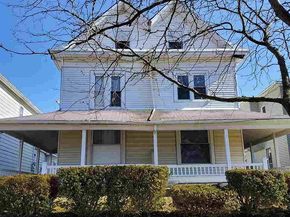1st image of 221 N 17th St