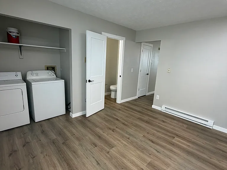 1530 Hawk Cir #D — Photo 5