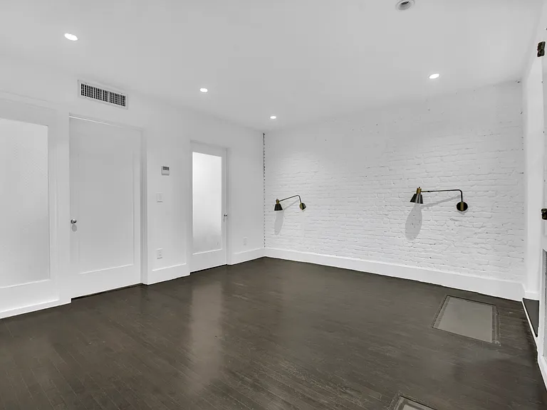 224 E 18th St #GARDEN — Photo 11