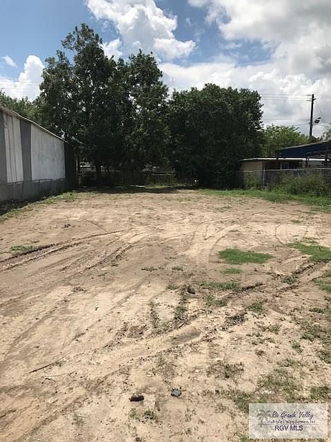 2nd image of 1844 Southmost Rd