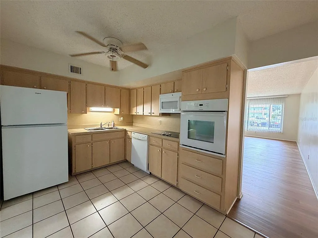 2 bed, 2.0 bath, 1400 sqft, $1,750 — Photo 4