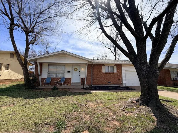 912 NW 24th St, Moore, OK 73160