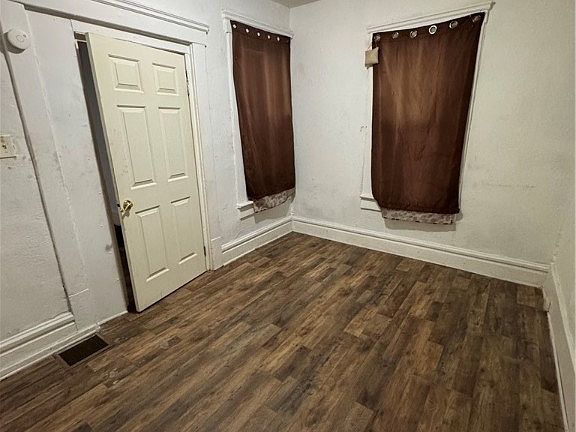 4th image of 1055-1057 Yale St