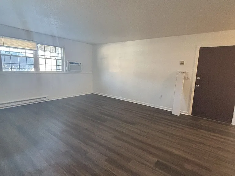 Governor Weare Apartments — Photo 10