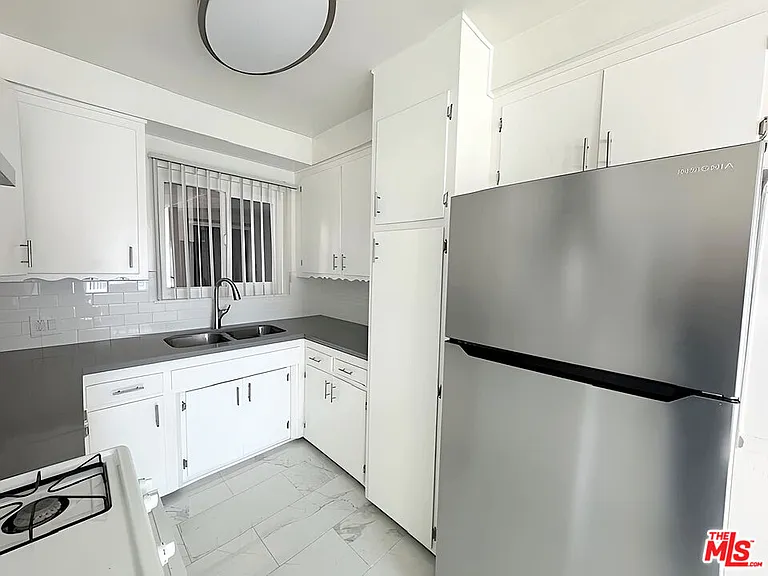 228 S Mariposa Ave #16 — Photo 12