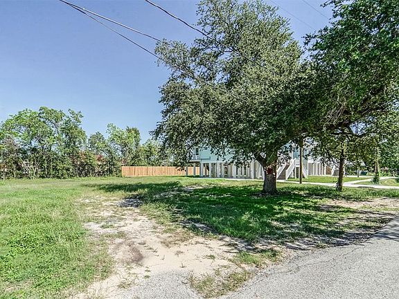 4th image of 2930 Seargent Street