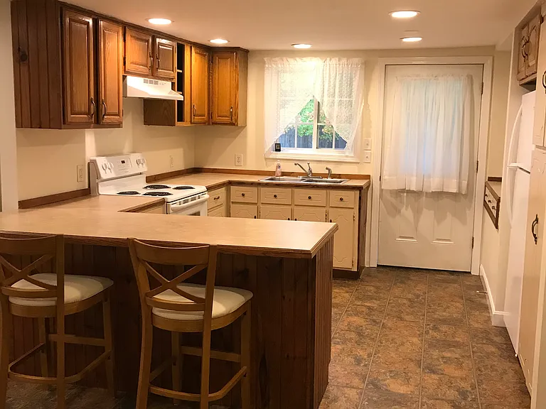 8 Oak Ave — Photo 9