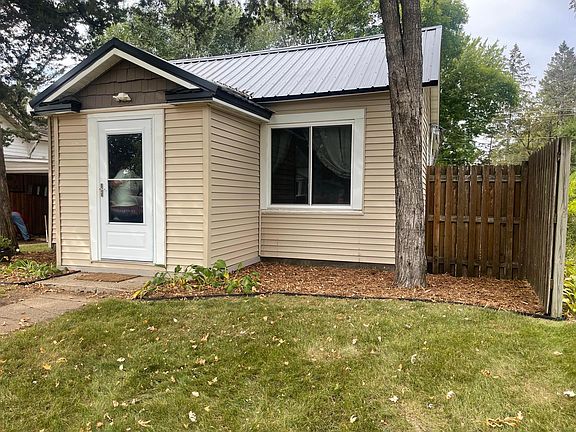2nd image of 510 4th St SE