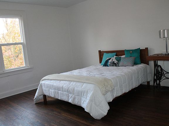 2nd image of 809 Thurman Ave #809