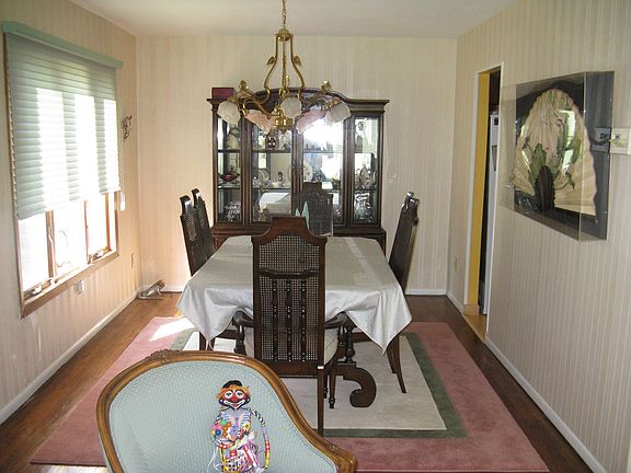 3rd image of 15 Elm Dr