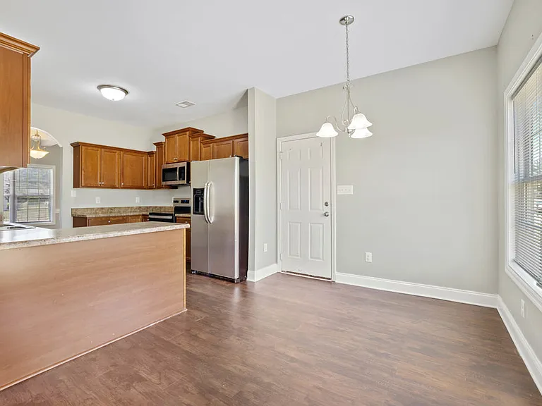 121 Feathers Ln — Photo 7