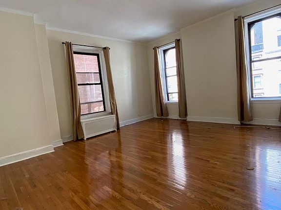 2nd image of 58 W 72nd St APT 3D