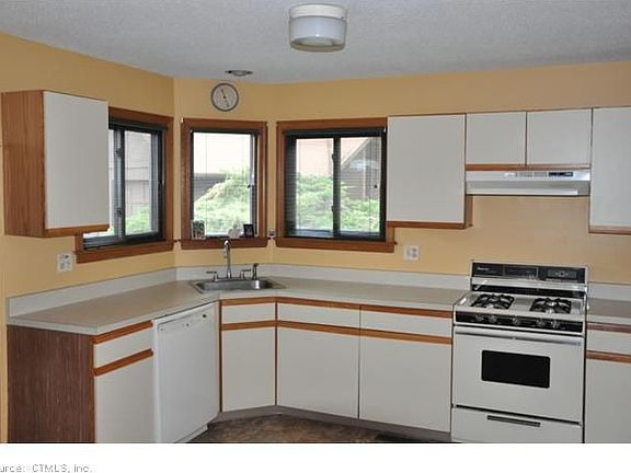 3rd image of 2501 Mill Pond Dr