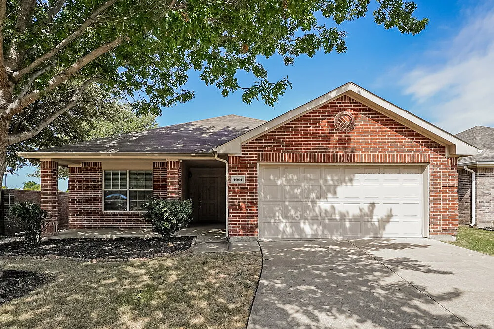 3 bed, 2.0 bath, 1700 sqft, $2,105 — Photo 1