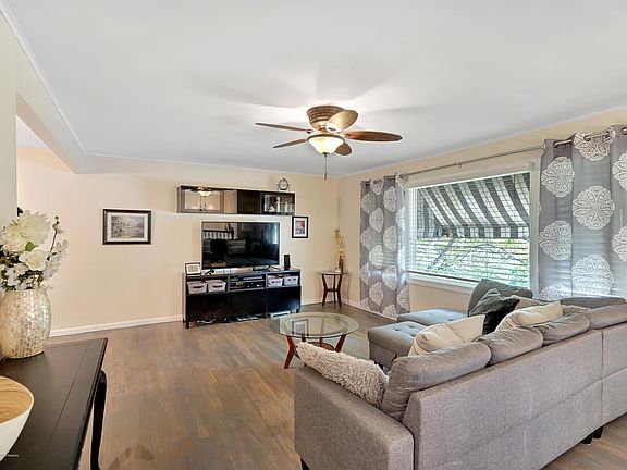 5th image of 728 Tiller Ave