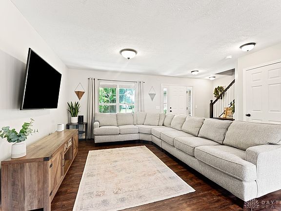 5th image of 380 Bunchberry Dr