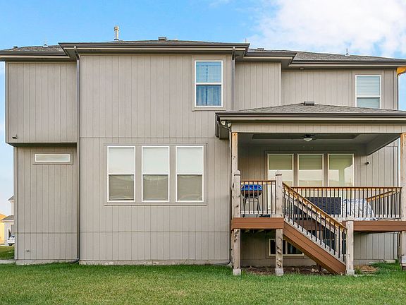 3rd image of 1812 NE Ravenwood Dr