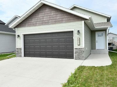 2046 11th St W, West Fargo, ND, 58078