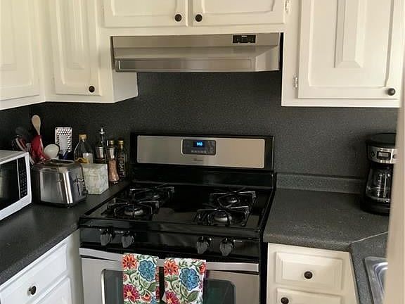 3rd image of 529 Hilliard St APT C