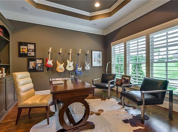 2nd image of 4001 Ayleworth Ln