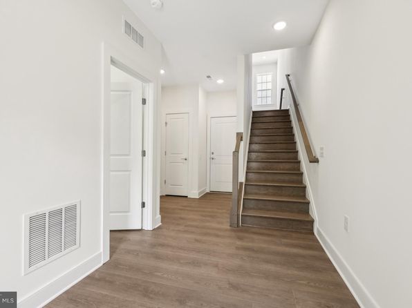 10804 Willow Ter, Fairfax, VA 22030