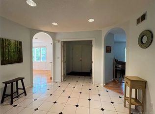 415 Stevenson Rd, New Haven, CT 06515