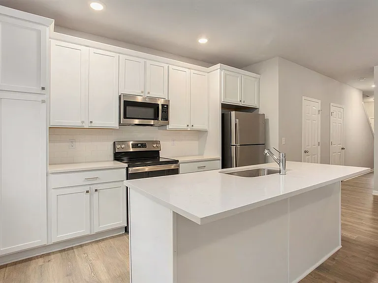 3520 Weldon Dr SW — Photo 2