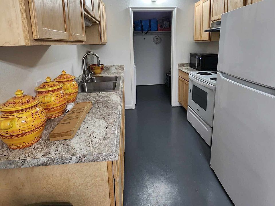 1st image of 1835 Fox Run Dr APT 1