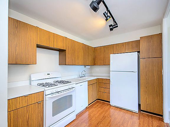 5th image of 2800 N Lake Shore Dr APT 2003