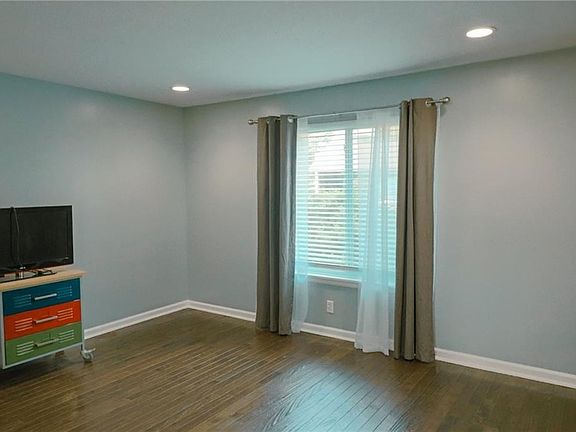 4th image of 11122 Nieman Rd APT 102