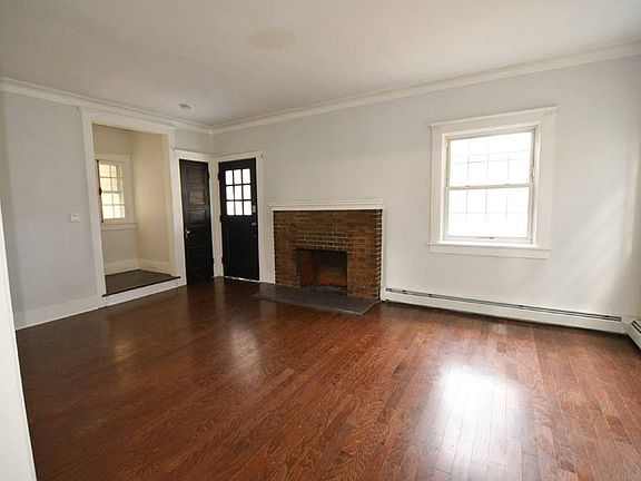 5th image of 276 Norwalk Ave