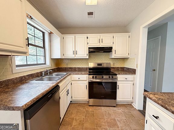 2nd image of 26 Lakeview Ter