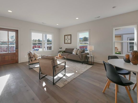 4th image of 118 Sunset Dr