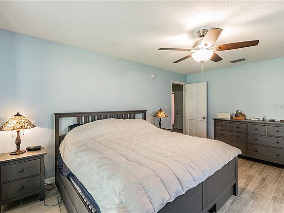 5th image of 1304 Sandalwood Dr
