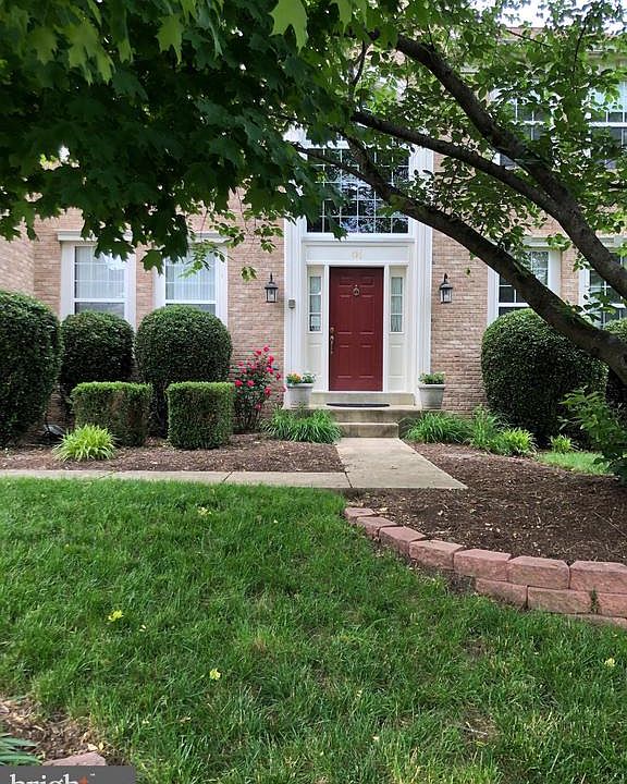 Six-bedrooms home with 4,200-sq-ft on three levels