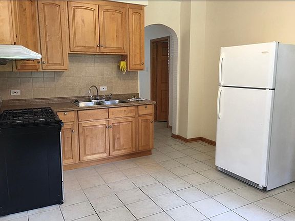 3rd image of 3421 S Emerald Ave Floor 1