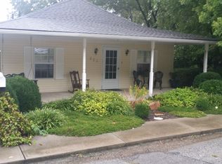 622 Prospect St, Weston, MO 64098