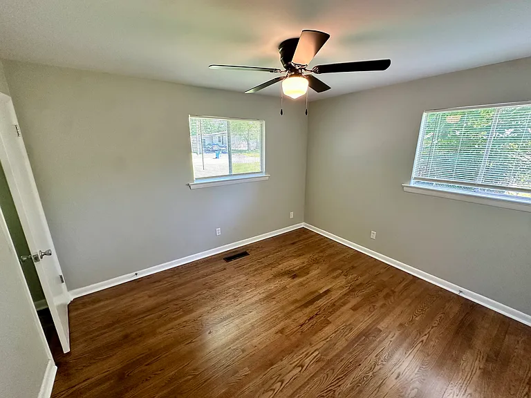 8106 Royal Dr — Photo 25
