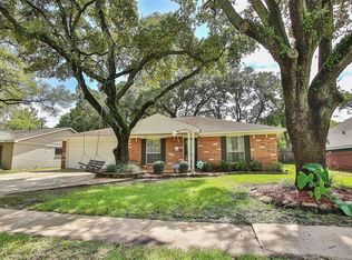 5831 Autumn Forest Dr, Houston, TX 77092